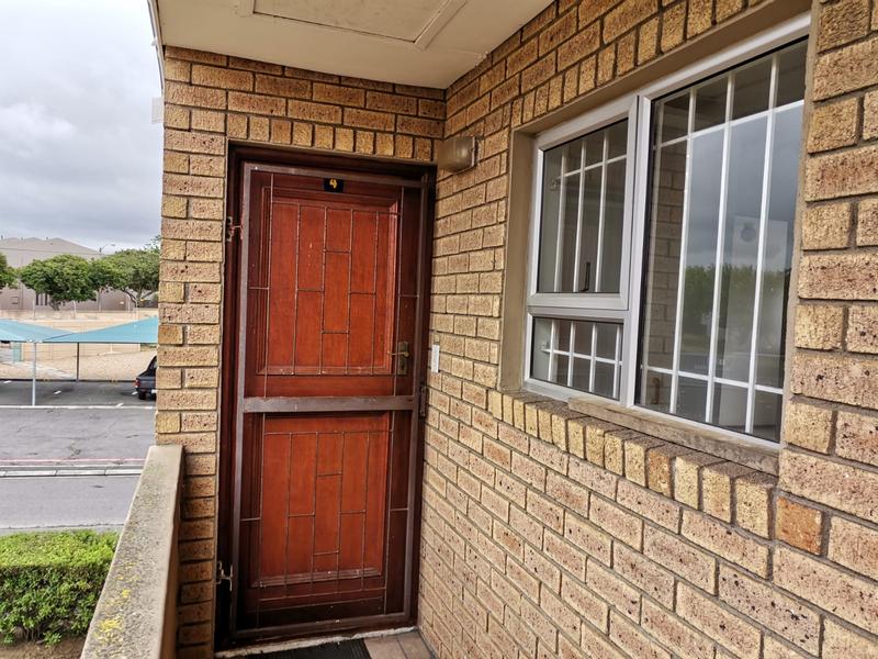 To Let 2 Bedroom Property for Rent in Oakglen Western Cape
